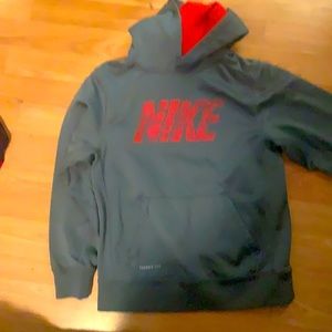 Nike boys therma fit large hoodie